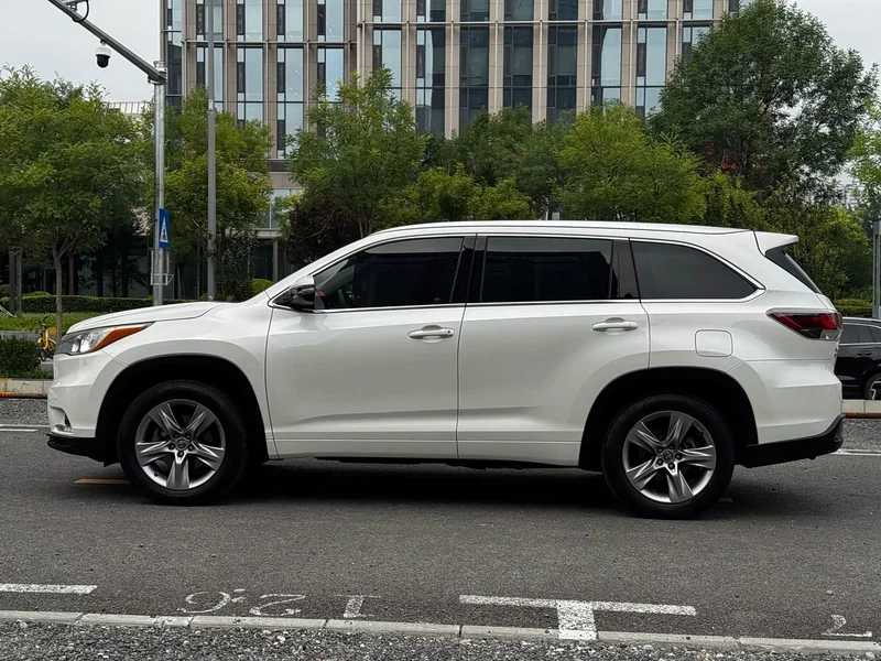 Toyota Highlander — фото 8