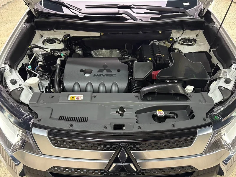 Mitsubishi Outlander — фото 12