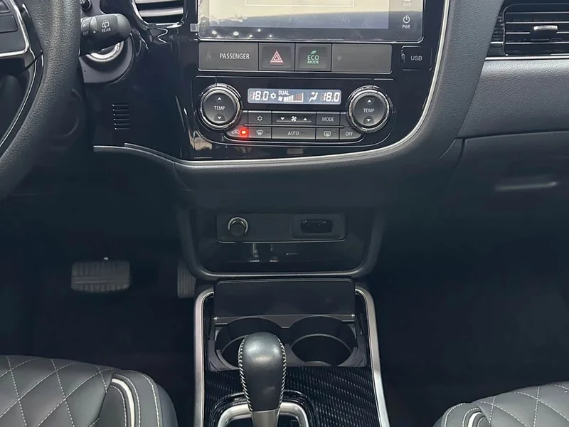 Mitsubishi Outlander — фото 18