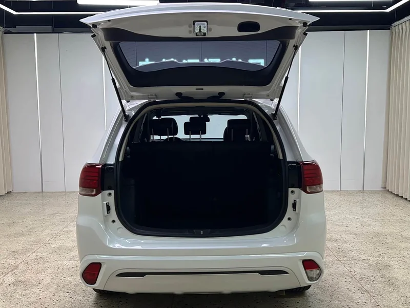 Mitsubishi Outlander — фото 19