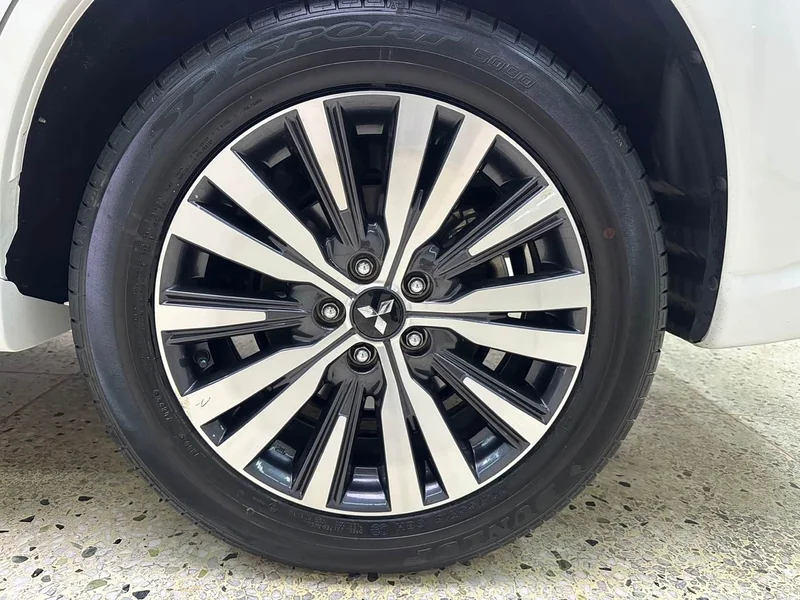 Mitsubishi Outlander — фото 20