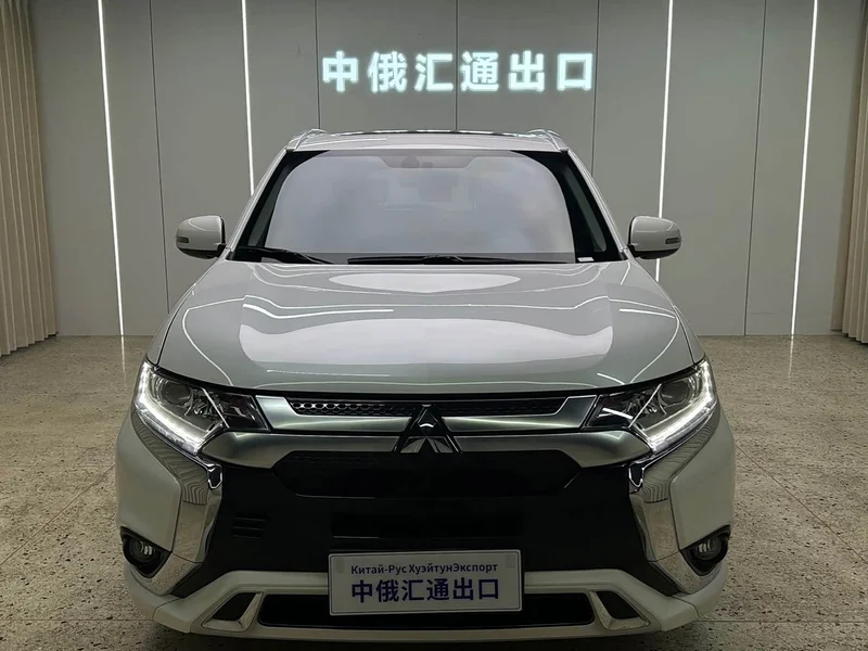 Mitsubishi Outlander — фото 2