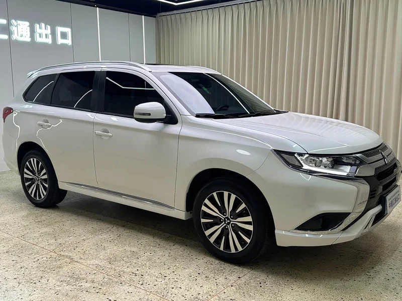 Mitsubishi Outlander — фото 3