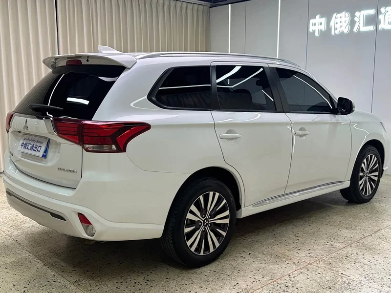 Mitsubishi Outlander — фото 4