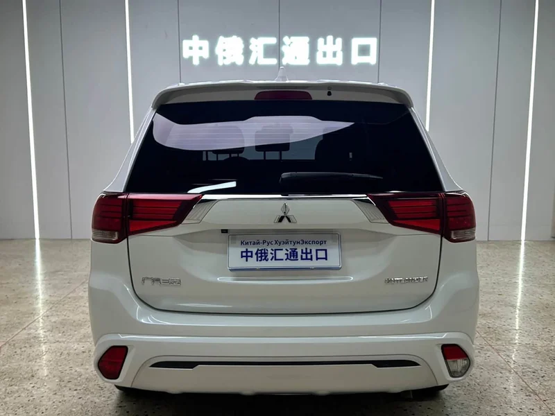 Mitsubishi Outlander — фото 5