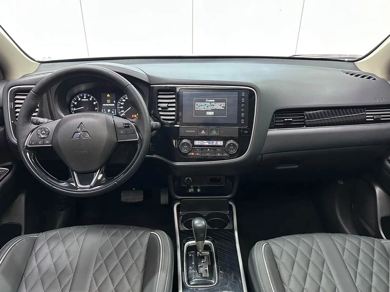 Mitsubishi Outlander — фото 7