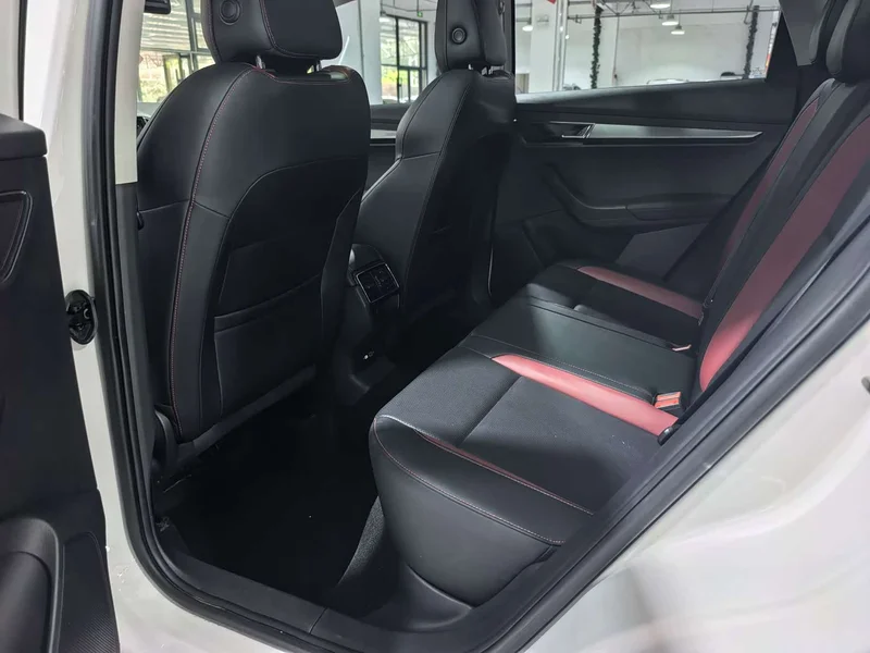 Skoda Karoq — фото 14