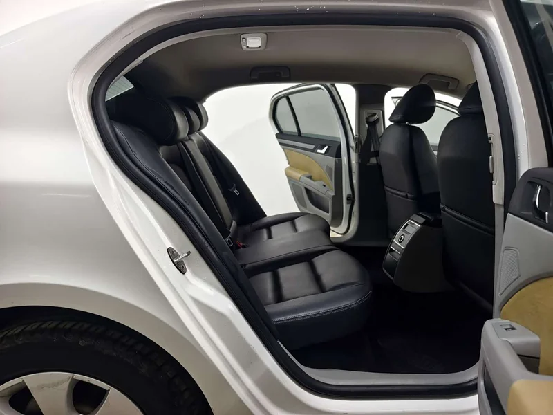 Volkswagen Superb — фото 15