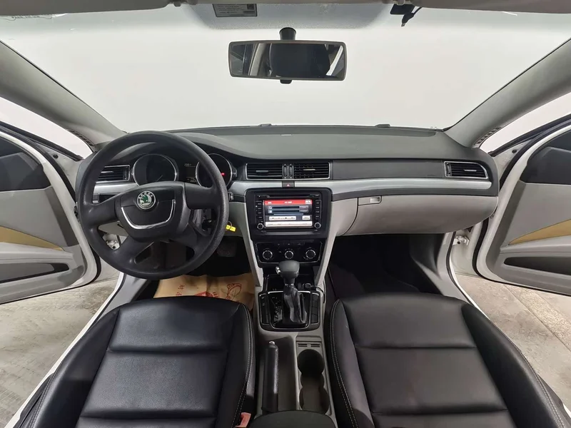 Volkswagen Superb — фото 9