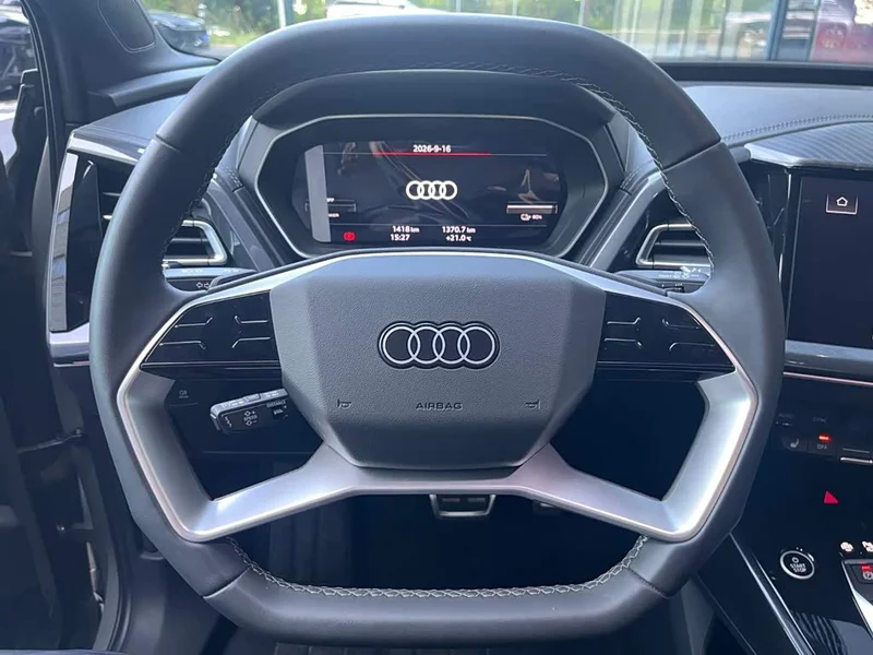Audi Q4 e-tron — фото 11