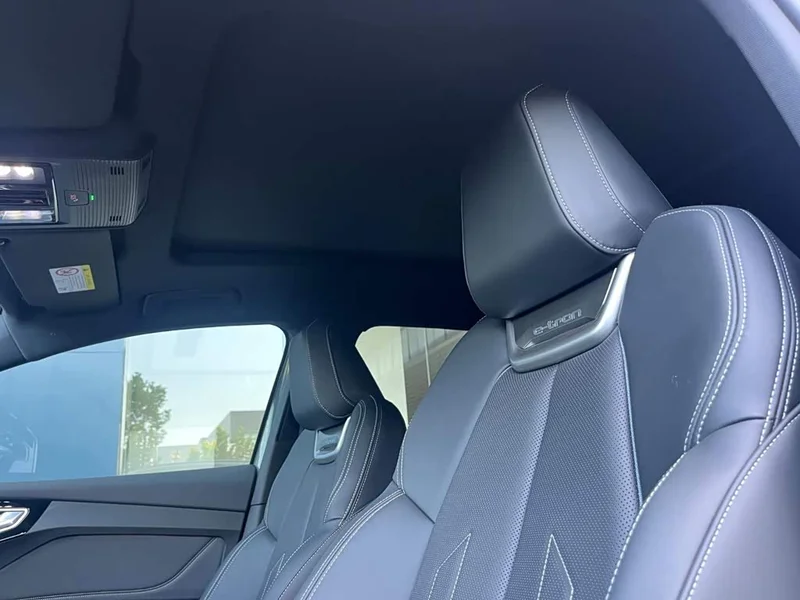 Audi Q4 e-tron — фото 13