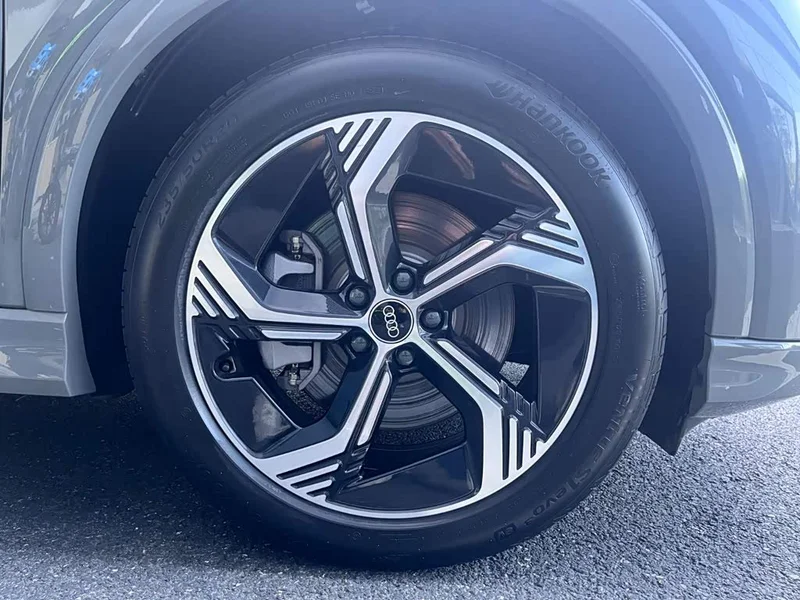 Audi Q4 e-tron — фото 16