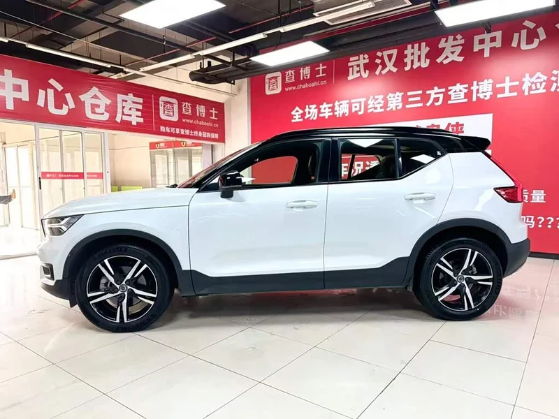 Volvo XC40 — фото 4