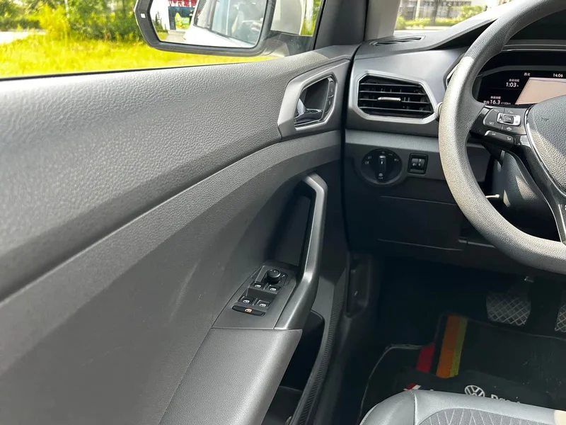 Volkswagen T-Cross — фото 23