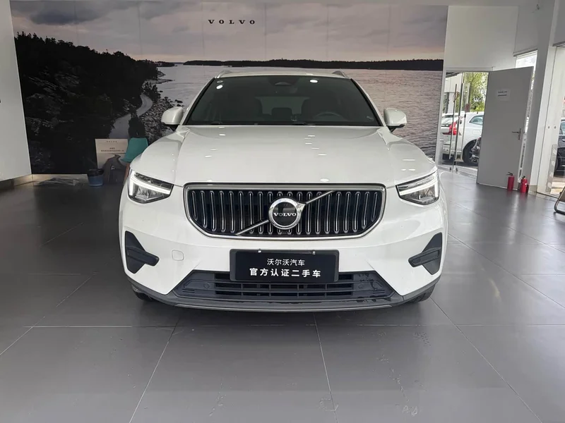 Volvo XC40 — фото 1