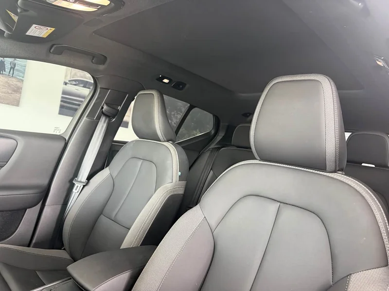 Volvo XC40 — фото 13