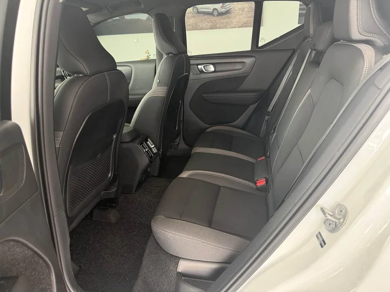 Volvo XC40 — фото 14