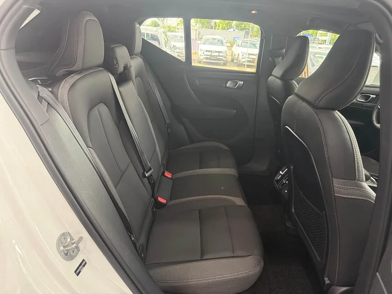 Volvo XC40 — фото 16