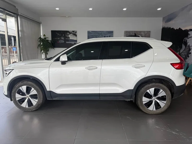 Volvo XC40 — фото 5