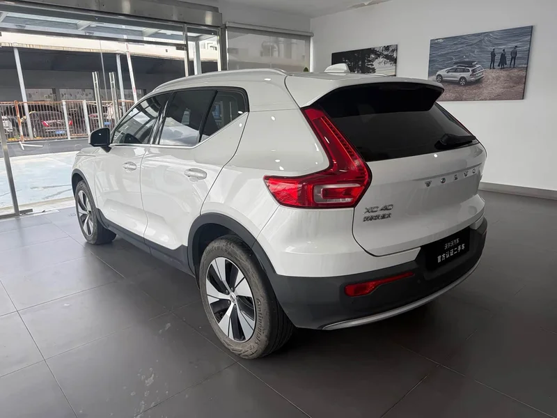 Volvo XC40 — фото 6
