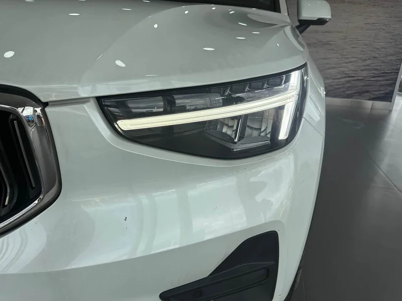 Volvo XC40 — фото 10