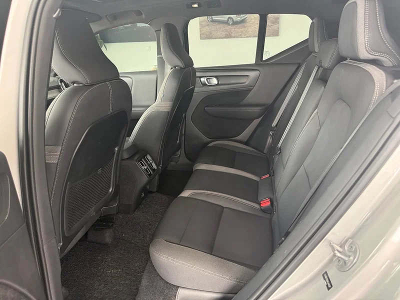 Volvo XC40 — фото 11
