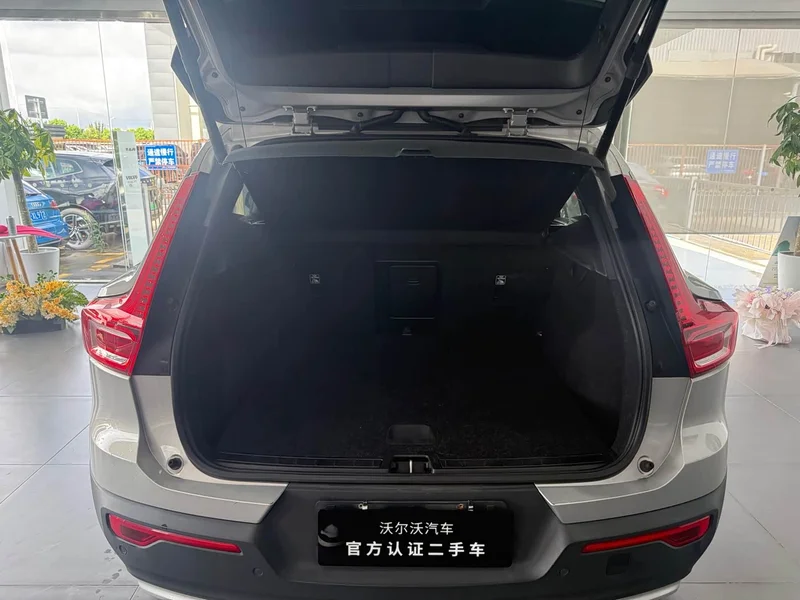 Volvo XC40 — фото 13