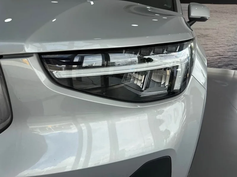 Volvo XC40 — фото 18