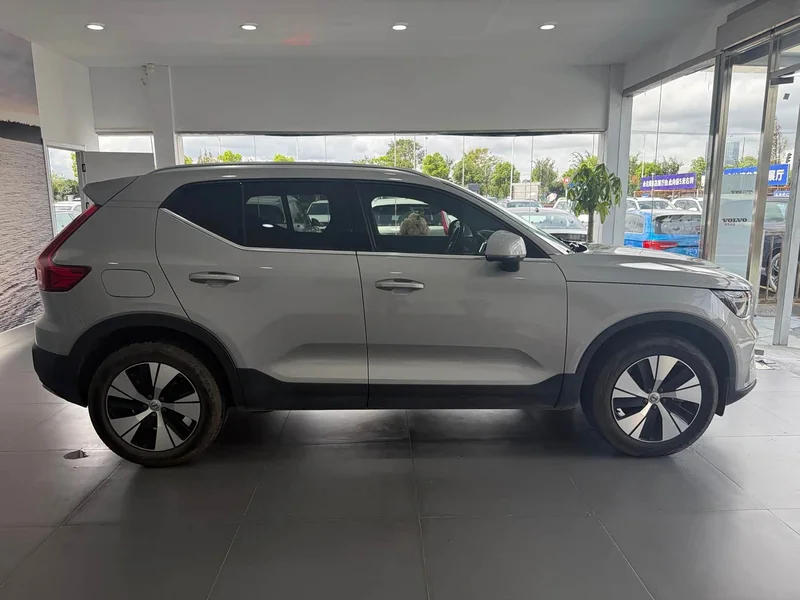 Volvo XC40 — фото 4