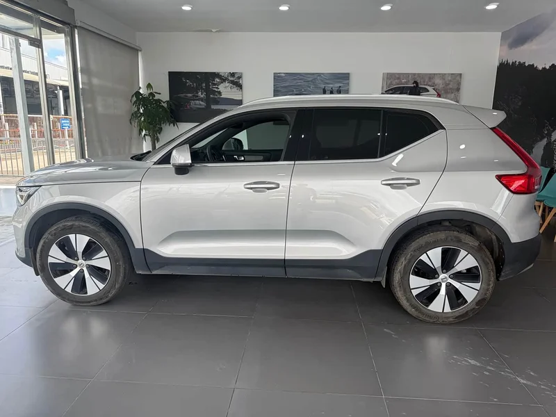 Volvo XC40 — фото 5