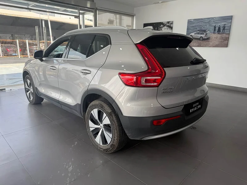Volvo XC40 — фото 7