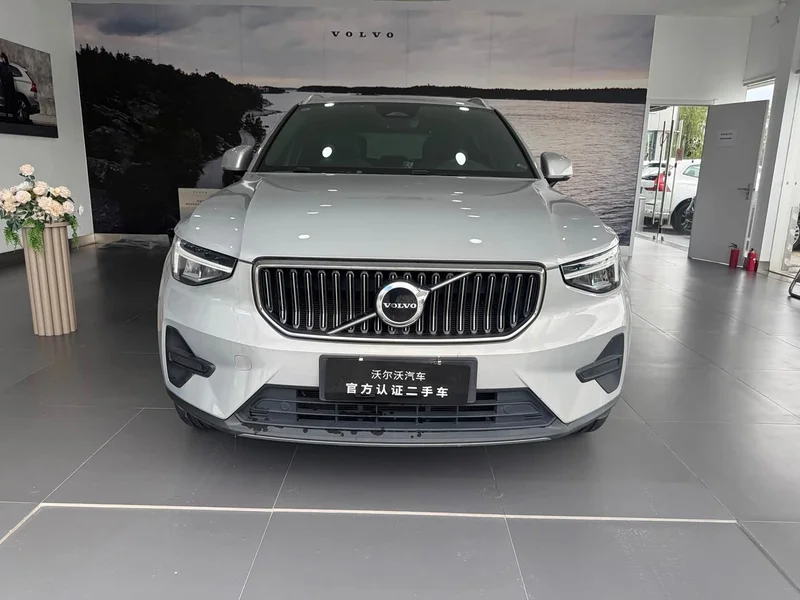 Volvo XC40 — фото 1