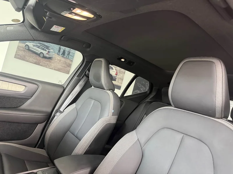 Volvo XC40 — фото 13