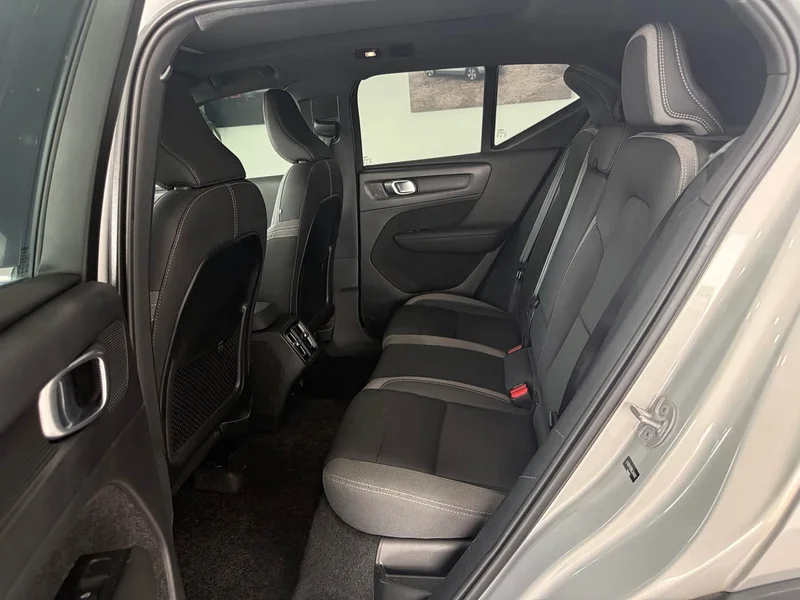 Volvo XC40 — фото 14