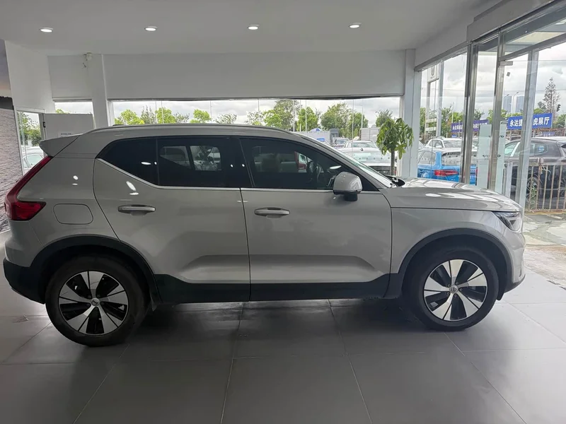 Volvo XC40 — фото 4