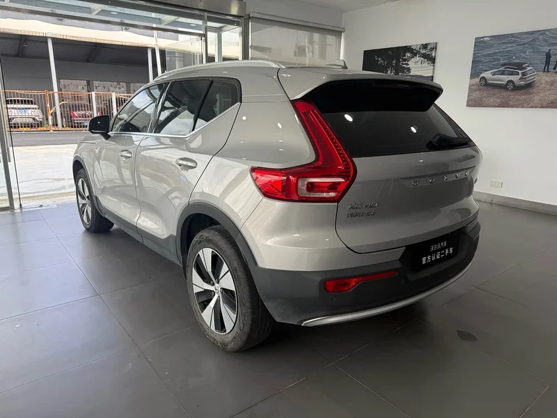 Volvo XC40 — фото 9