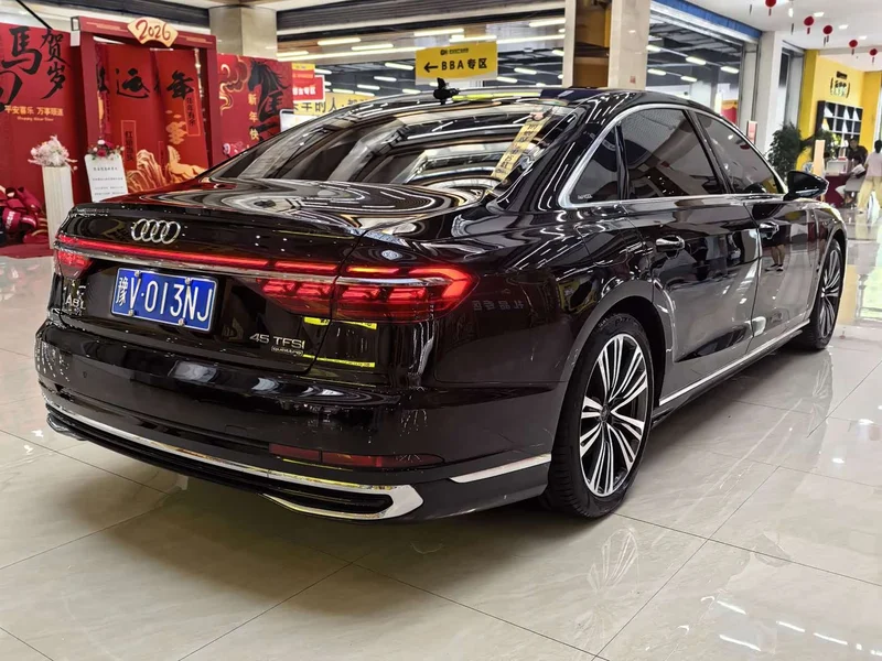 Audi A8 — фото 15