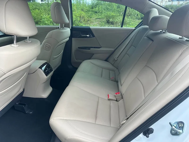 Honda Accord — фото 12