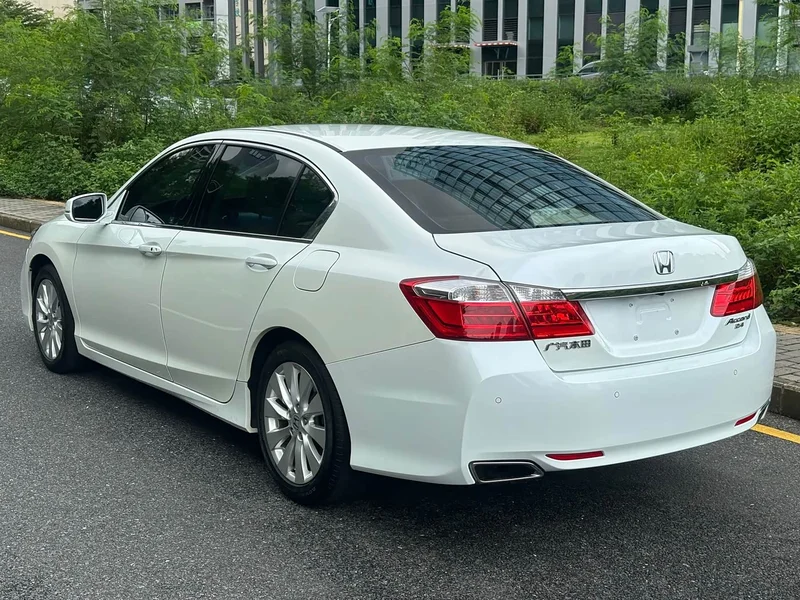 Honda Accord — фото 14