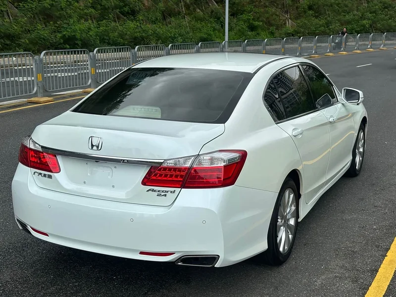 Honda Accord — фото 16