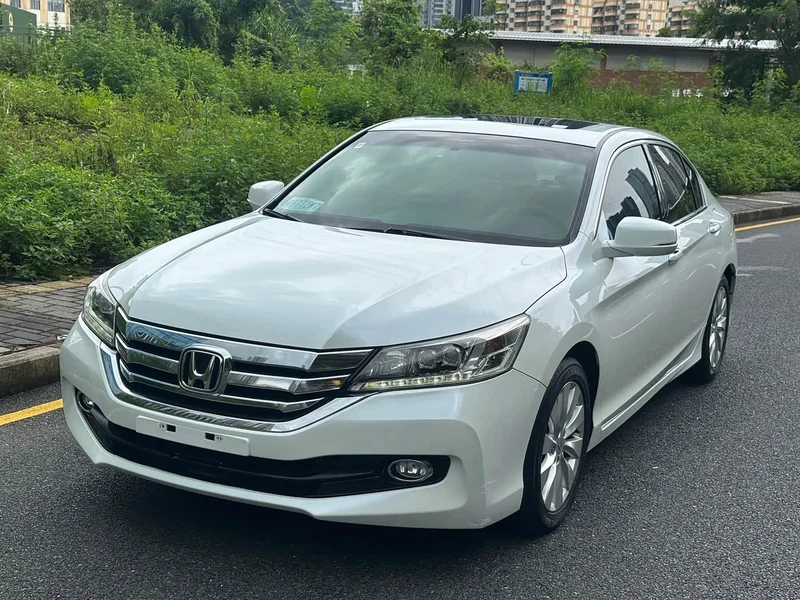 Honda Accord — фото 3