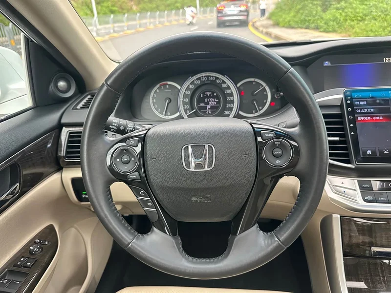 Honda Accord — фото 6