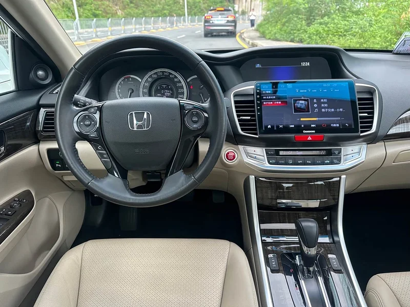 Honda Accord — фото 7