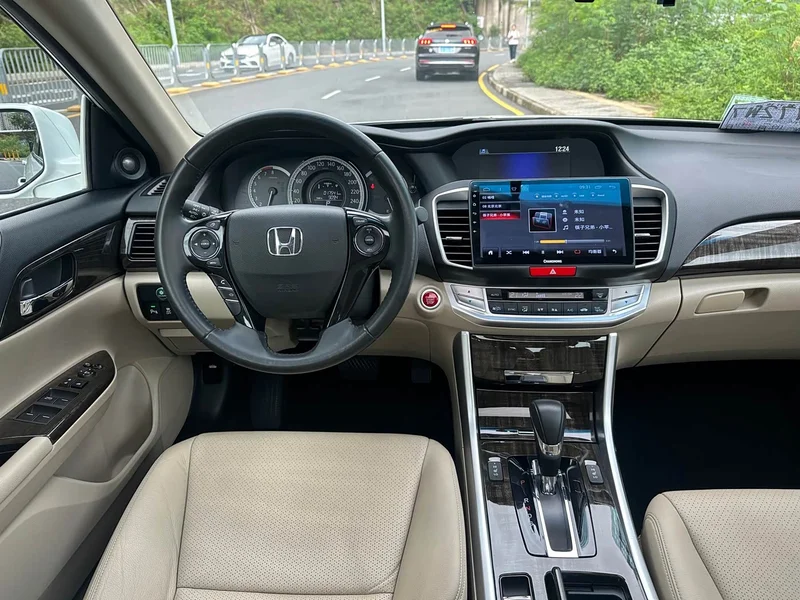 Honda Accord — фото 8