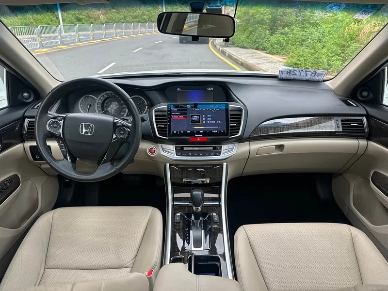 Honda Accord — фото 9