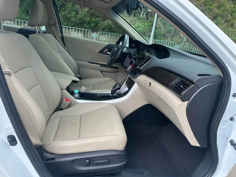 Honda Accord — фото 10