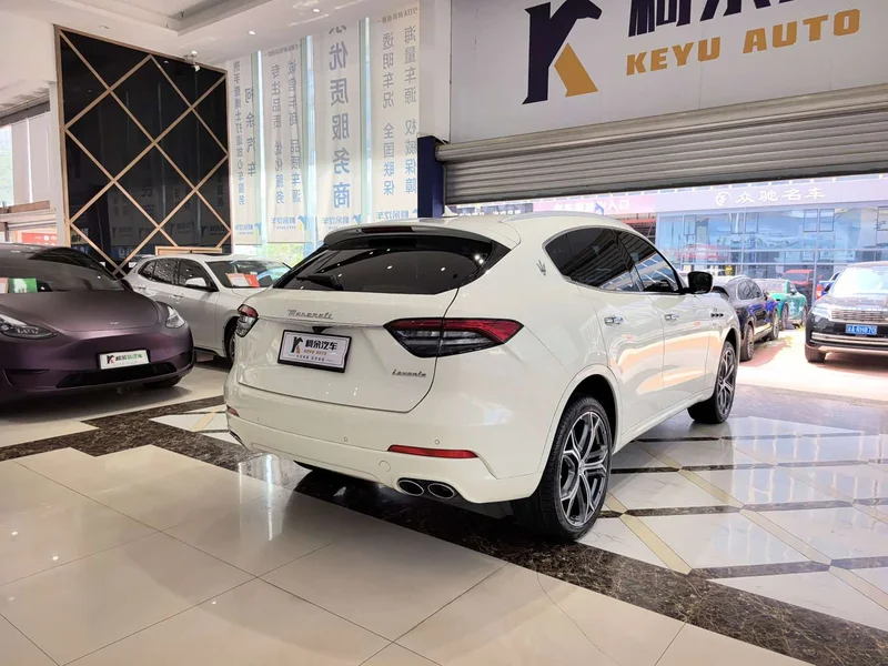 Maserati Levante — фото 17