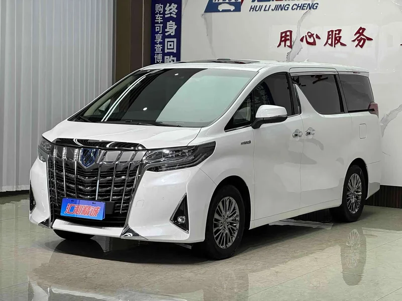 Toyota Alphard — фото 1