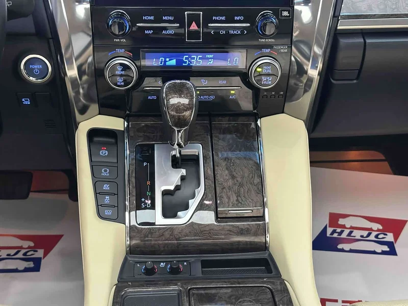 Toyota Alphard — фото 14