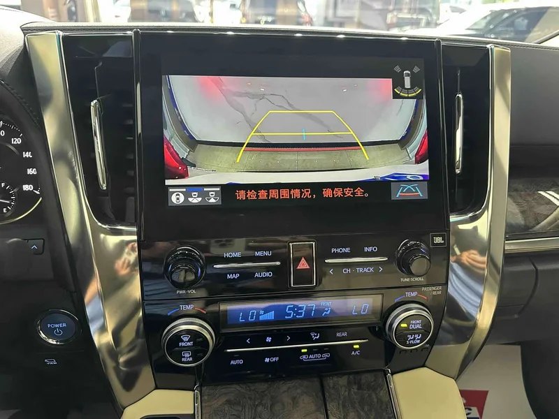 Toyota Alphard — фото 16